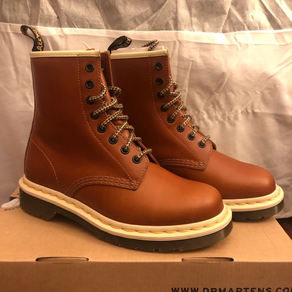 NWOT, worn once, Dr. Marten boots in Oak size 7